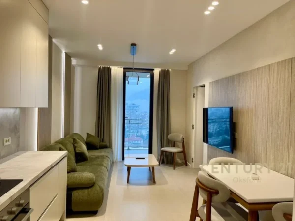 Tirane, jepet me qera apartament 1+1 Kati 13, 72 m² 800 € (Golden Tower)