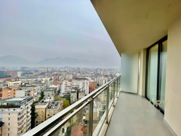 Tirane, jepet me qera apartament 1+1 Kati 13, 72 m² 800 € (Golden Tower)
