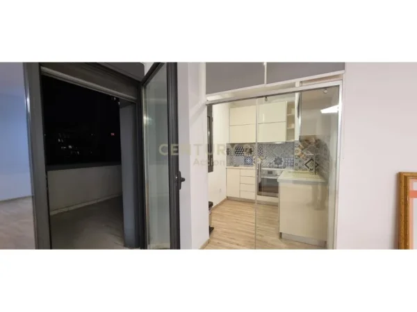 Tirane, jepet me qera apartament 2+1 Kati 4, 135 m² 1.090 € (Ambasada Amerikane)