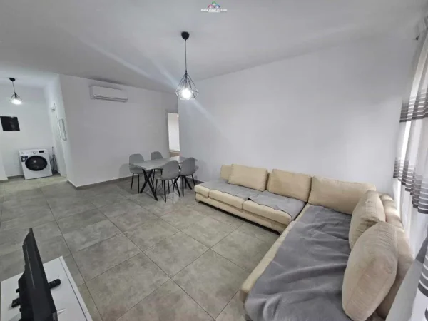 Tirane, jepet me qera apartament 2+1+Ballkon Kati 6, 110 m² (Rruga Xhanfize Keko, Kompleksi Zirkon)