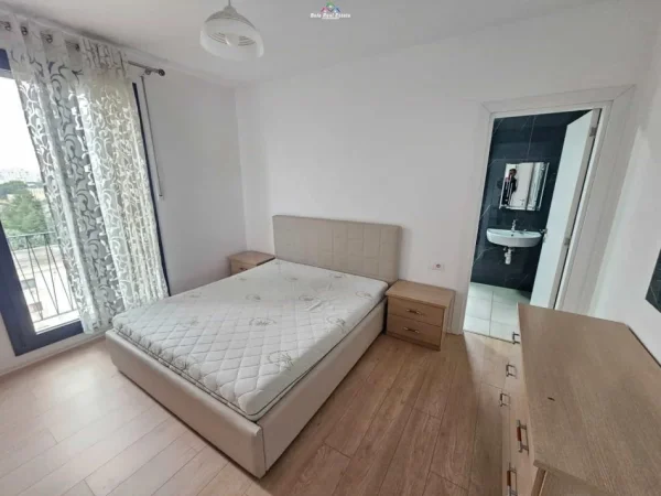 Tirane, jepet me qera apartament 2+1+Ballkon Kati 6, 110 m² (Rruga Xhanfize Keko, Kompleksi Zirkon)