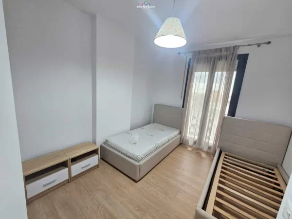 Tirane, jepet me qera apartament 2+1+Ballkon Kati 6, 110 m² (Rruga Xhanfize Keko, Kompleksi Zirkon)