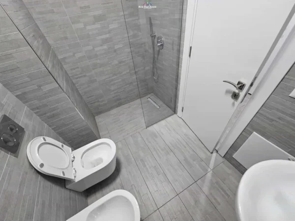 Tirane, jepet me qera apartament 2+1+Ballkon Kati 6, 110 m² (Rruga Xhanfize Keko, Kompleksi Zirkon)