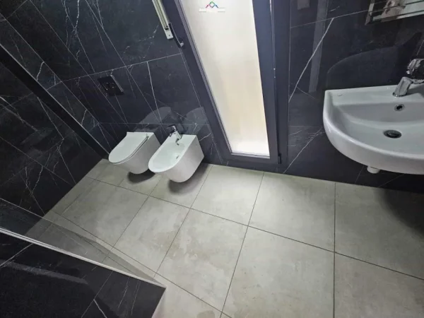 Tirane, jepet me qera apartament 2+1+Ballkon Kati 6, 110 m² (Rruga Xhanfize Keko, Kompleksi Zirkon)