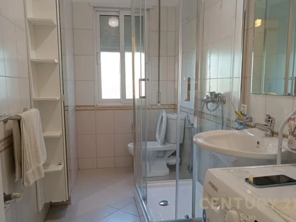 Tirane, jap me qera apartament 1+1 Kati 3, 66 m² 550 € (Liqeni Thate)