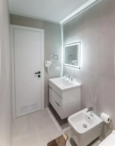 Tirane, jepet me qera apartament 1+1 Kati 3, 65 m² 