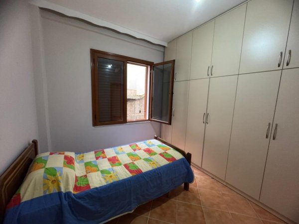 Tirane, jepet me qera apartament 2+1+Ballkon Kati 1, 98 m² 500 € (pranë Kristal Cente)