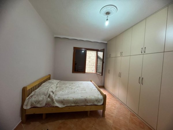 Tirane, jepet me qera apartament 2+1+Ballkon Kati 1, 98 m² 500 € (pranë Kristal Cente)