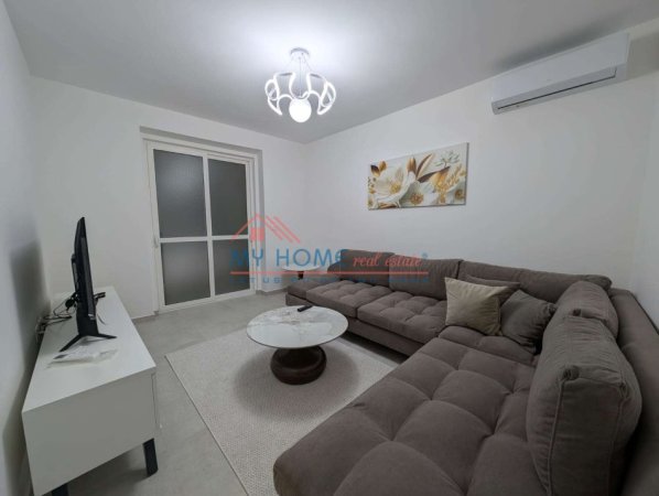 Tirane, jepet me qera apartament 2+1+Ballkon Kati 2, 70 m² 650 € (Rruga e Dibres)