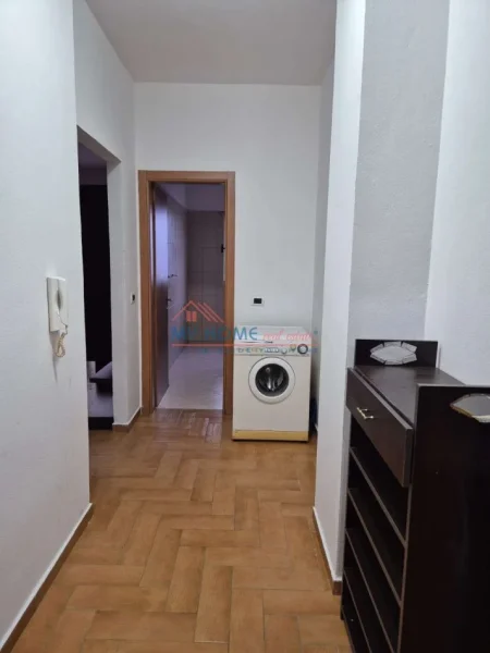 Tirane, jepet me qera apartament 2+1+Ballkon Kati 2, 90 m² 650 € (Rruga Him Kolli)