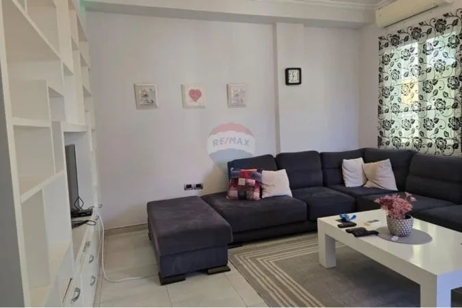 Tirane, jepet me qera apartament 2+1+Ballkon Kati 2, 110 m² 600 € (Rruga Rrapo Hekali)