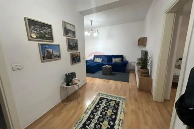 Tirane, jepet me qera apartament 1+1 Kati 4, 52 m² 650 € (Sheshi Skenderbej)