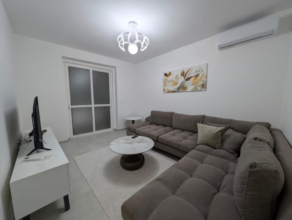Tirane, jepet me qera apartament 2+1 Kati 2, 87 m² 650 € (Selvia)