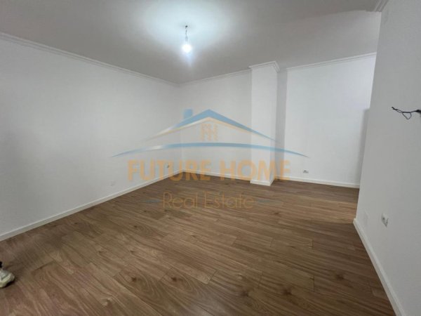 Tirane, shitet apartament 2+1+Ballkon Kati 4, 75 m² 240.000 € (Rruga e Bogdaneve)