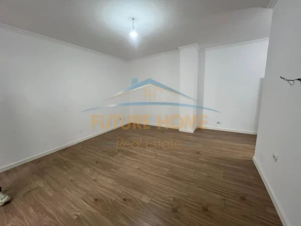 Tirane, shitet apartament 2+1+Ballkon Kati 4, 75 m² 240.000 € (Rruga e Bogdaneve)