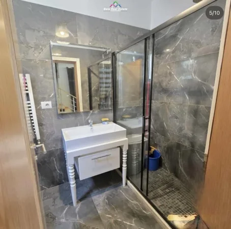 Tirane, jepet me qera apartament duplex Dublex Kati 2, 240 m² 1.000 € (jordan misja)