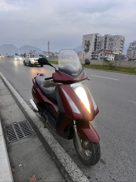 Tirane, shes Scooter Honda Panteon 150CC , 40.000 km 1.200 €