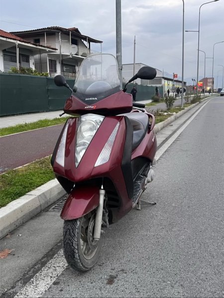 Tirane, shes Scooter Honda Panteon 150CC , 40.000 km 1.200 €