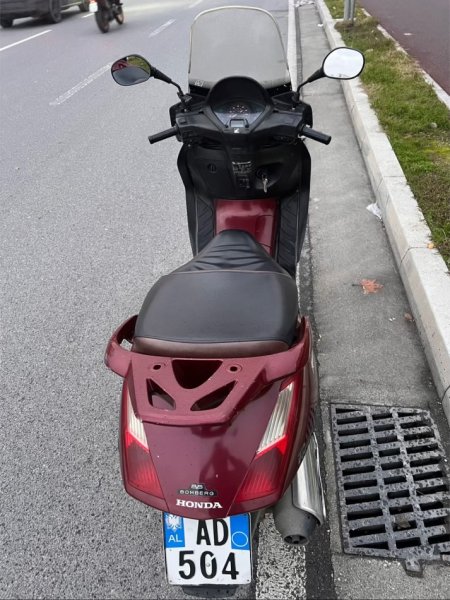 Tirane, shes Scooter Honda Panteon 150CC , 40.000 km 1.200 €