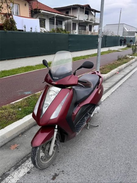 Tirane, shes Scooter Honda Panteon 150CC , 40.000 km 1.200 €
