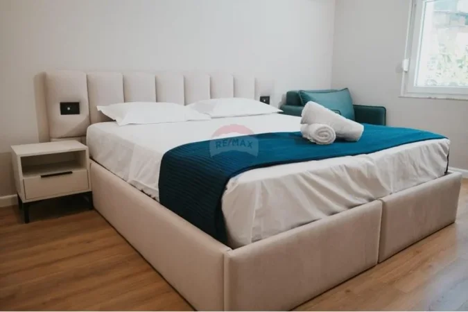 Tirane, jepet me qera garsonier 1+1 Kati 3, 60 m² 1.100 € (Rruga Myslym Shyri)