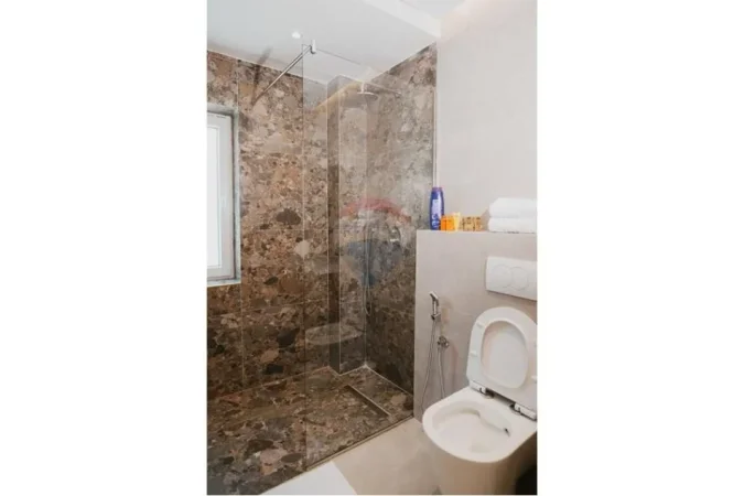 Tirane, jepet me qera garsonier 1+1 Kati 3, 60 m² 1.100 € (Rruga Myslym Shyri)