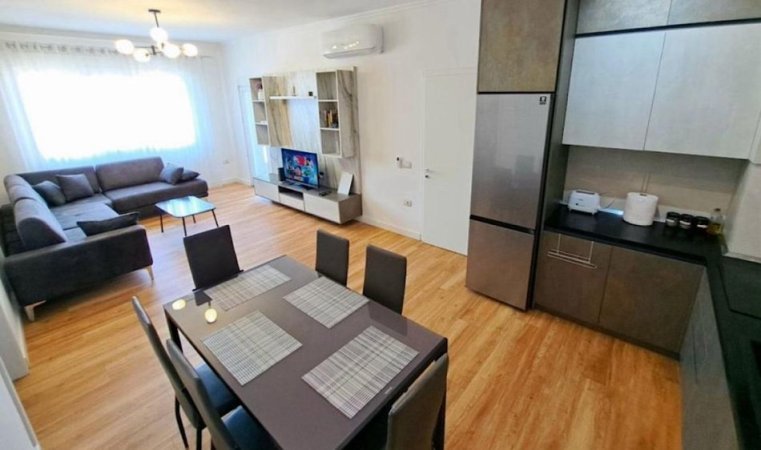 Tirane, jepet me qera apartament 2+1+Ballkon Kati 8, 100 m² 1.000 € (Pazari ri)