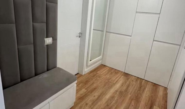Tirane, jepet me qera apartament 2+1+Ballkon Kati 8, 100 m² 1.000 € (Pazari ri)