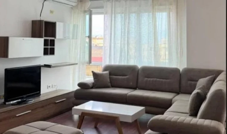 Tirane, jepet me qera apartament 2+1+Ballkon Kati 4, 120 m² 700 € (Rruga Rrapo Hekali)