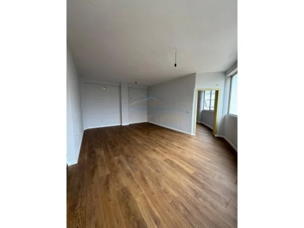Tirane, shitet apartament 1+1+Ballkon , 84.000 € (fres)