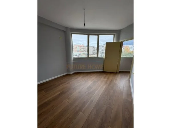 Tirane, shitet apartament 1+1+Ballkon , 84.000 € (fres)