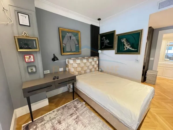 Tirane, shitet apartament 2+1+Aneks+Ballkon , 369.000 € (kopshti botanik)