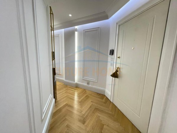 Tirane, shitet apartament 2+1+Aneks+Ballkon , 369.000 € (kopshti botanik)