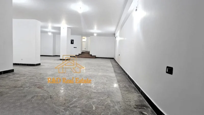 Tirane, jepet me qera Kati 0, 200 m² 3.000 € (Rruga Sami Frashëri)