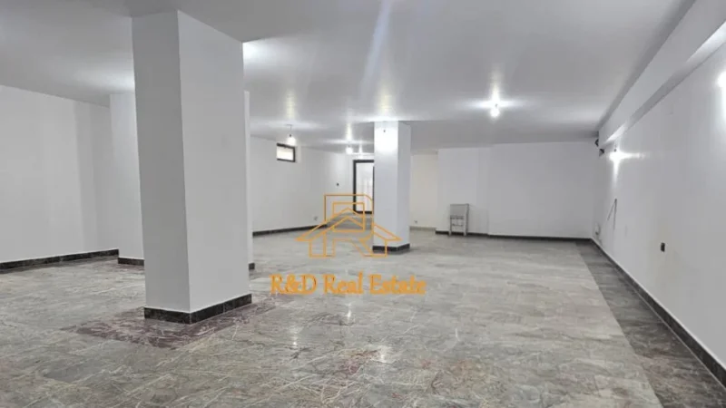 Tirane, jepet me qera Kati 0, 200 m² 3.000 € (Rruga Sami Frashëri)
