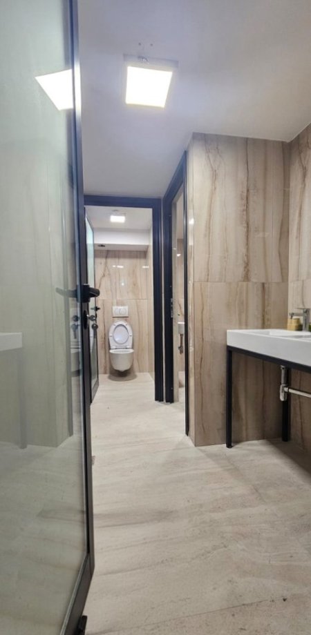 Tirane, jepet me qera Kati 0, 200 m² 3.000 € (Rruga Sami Frashëri)