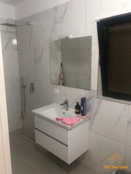 Tirane, shitet apartament 3+1+Ballkon Kati 8, 116 m² 261.000 € (Vila Gold)