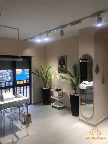 Tirane, shitet apartament 3+1+Ballkon Kati 8, 116 m² 261.000 € (Vila Gold)