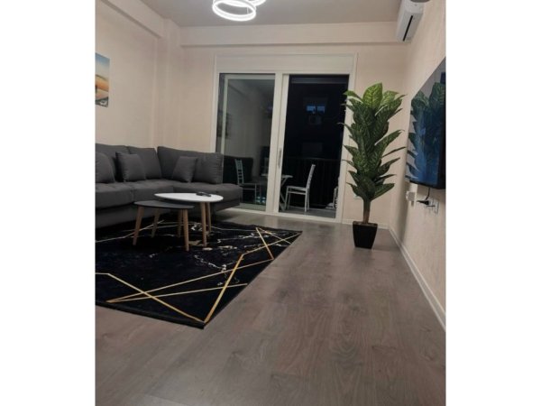 Tirane, jap me qera apartament 1+1+Ballkon Kati 1, 70 m² 700 € (Liqeni i Kosovareve)