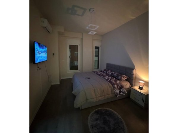Tirane, jap me qera apartament 1+1+Ballkon Kati 1, 70 m² 700 € (Liqeni i Kosovareve)