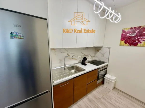 Tirane, jepet me qera apartament 1+1 Kati 8, 900 € (Rruga e Kosovareve)