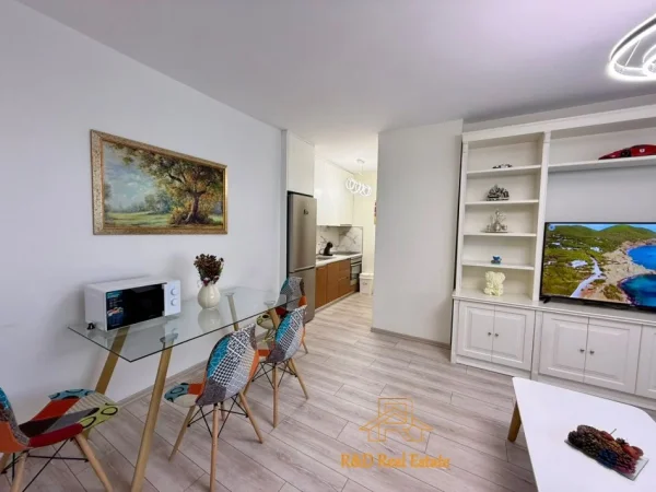 Tirane, jepet me qera apartament 1+1 Kati 8, 900 € (Rruga e Kosovareve)