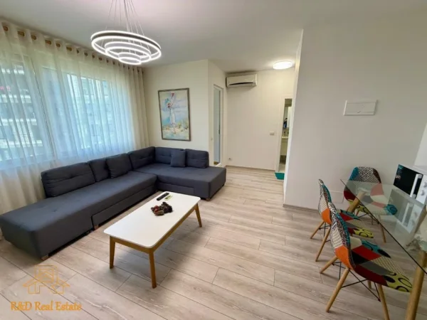 Tirane, jepet me qera apartament 1+1 Kati 8, 900 € (Rruga e Kosovareve)