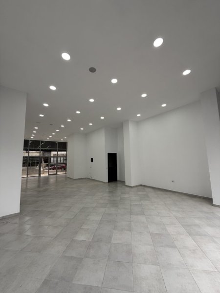 Tirane, jepet me qera ambjent biznesi Kati 0, 130 m² 1.000 € 