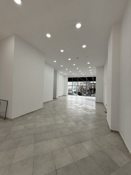 Tirane, jepet me qera ambjent biznesi Kati 0, 130 m² 1.000 € 