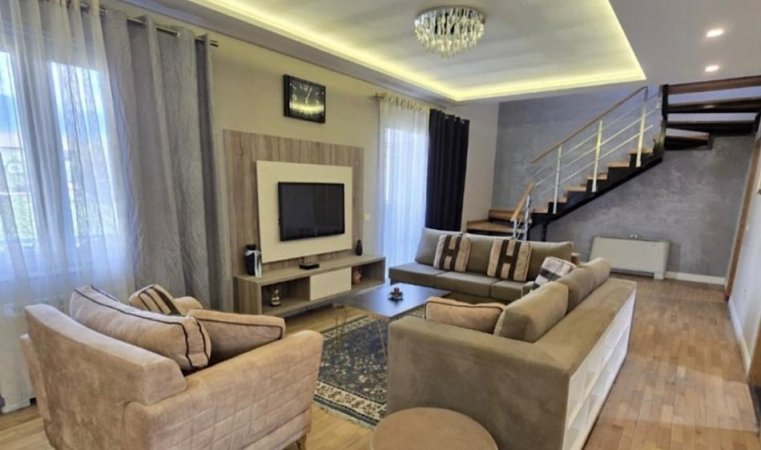 Tirane, jepet me qera apartament duplex 3+1+Ballkon Kati 2, 240 m² 1.000 € (Jordan Misja)