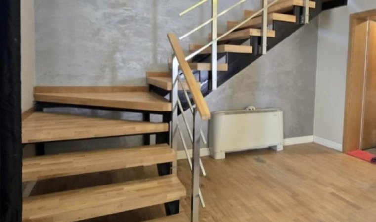 Tirane, jepet me qera apartament duplex 3+1+Ballkon Kati 2, 240 m² 1.000 € (Jordan Misja)