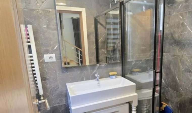 Tirane, jepet me qera apartament duplex 3+1+Ballkon Kati 2, 240 m² 1.000 € (Jordan Misja)