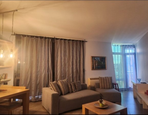 Shqiperi, jepet me qera apartament 1+1 Kati 7, 70 m² 700 € (bllok)