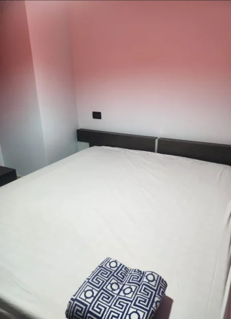 Shqiperi, jepet me qera apartament 1+1 Kati 7, 70 m² 700 € (bllok)